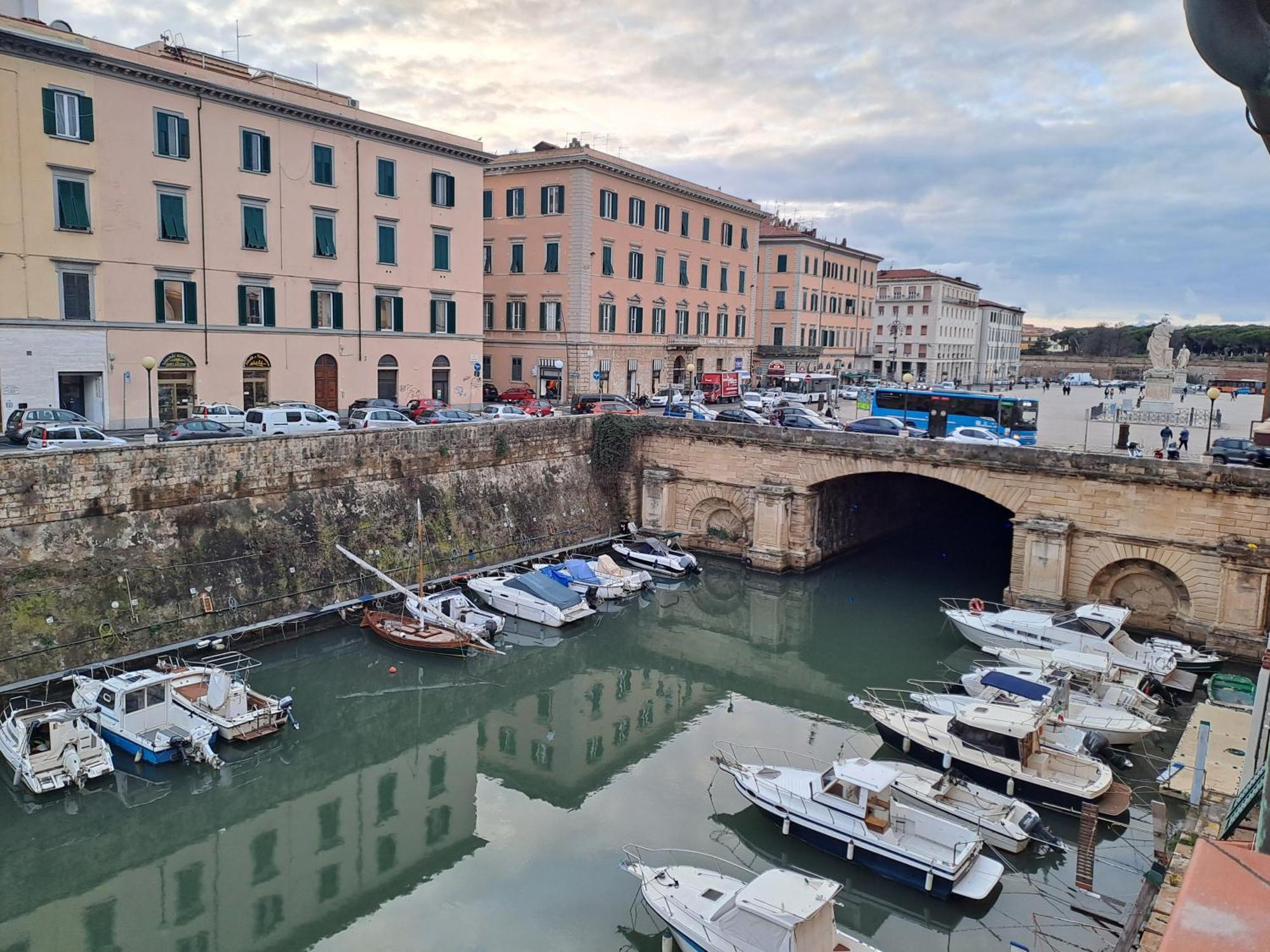 Giappone Inn Flat Livorno Exterior foto