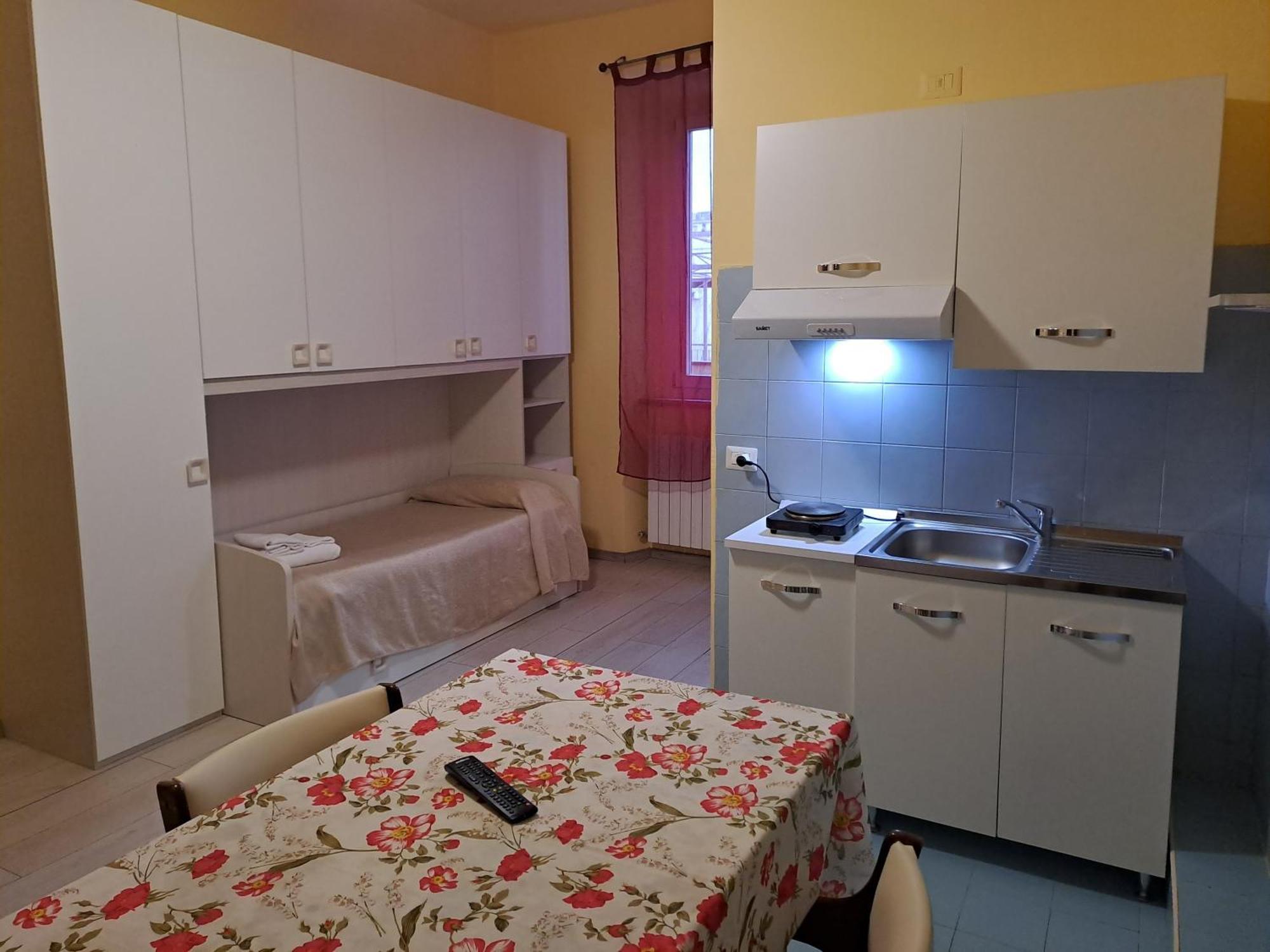 Giappone Inn Flat Livorno Exterior foto